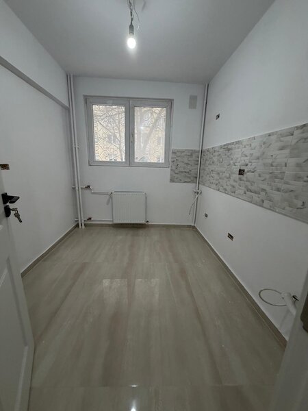 Titan 4 minute metrou